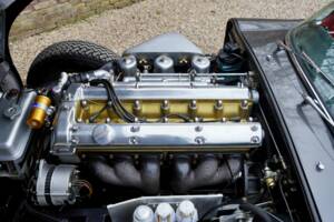 Immagine 4/50 di Jaguar E-Type 3.8 (1961)