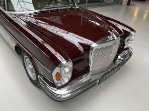 Image 11/50 of Mercedes-Benz 280 SE 4,5 (1972)