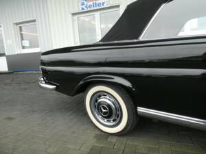 Imagen 24/26 de Mercedes-Benz 220 SE b (1963)