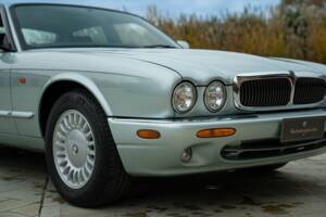 Image 31/50 de Jaguar XJ 8 Sovereign (1997)