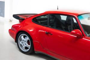 Image 25/32 of Porsche 911 Turbo 3.3 (1992)