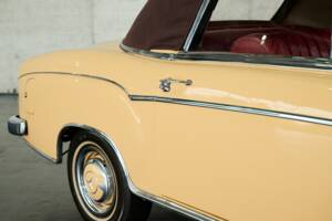 Immagine 21/50 di Mercedes-Benz 220 S Cabriolet (1958)