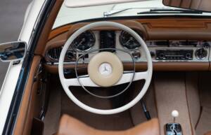 Image 27/41 of Mercedes-Benz 280 SL (1969)