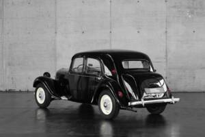Image 2/50 of Citroën Traction Avant 11 BL (1953)