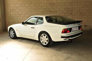 Bild 4/26 von Porsche 944 Turbo S (1988)