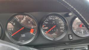 Image 34/104 of Porsche 911 Carrera 3.2 (1986)