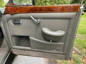 Image 33/50 of Bentley S 3 Continental Flying Spur (1963)