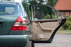 Bild 47/74 von Mercedes-Benz C 280 (1993)