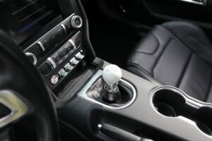 Immagine 30/50 di Ford Mustang GT 5.0 V8 Fastback (2019)