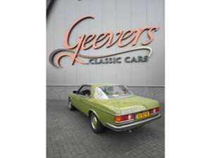 Immagine 4/50 di Mercedes-Benz 230 CE (1982)