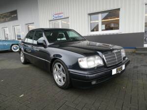 Bild 1/21 von Mercedes-Benz E 500 Limited (1994)