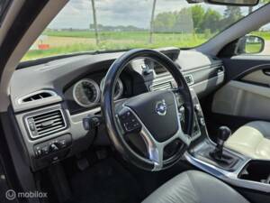 Image 24/44 of Volvo V 70 2.0 T5 (2012)