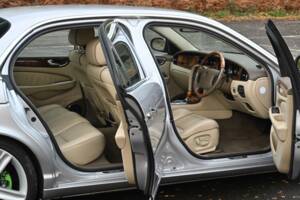 Image 40/50 of Jaguar XJ 8 4.2 (2006)