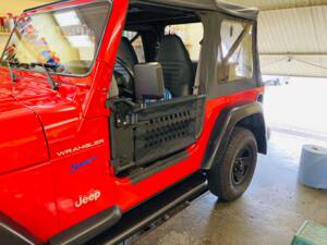 Image 15/28 of Jeep Wrangler Sport Hardtop 2.5 (1998)