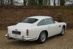 Afbeelding 2/50 van Aston Martin DB 4 (1961)