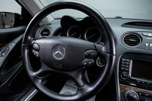 Image 23/36 of Mercedes-Benz SL 500 (2006)