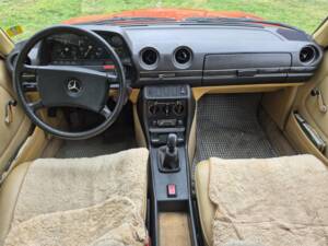 Image 13/41 of Mercedes-Benz 200 D (1981)