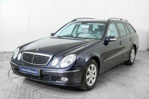 Bild 18/50 von Mercedes-Benz E 320 T 4MATIC (2004)