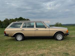 Immagine 12/13 di Mercedes-Benz 280 TE (1982)
