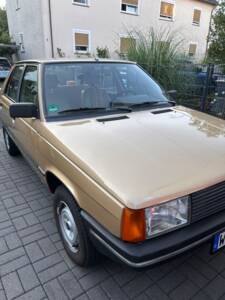 Image 2/8 of Renault R 9 (1983)