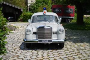 Immagine 2/22 di Mercedes-Benz 190 Db (1961)