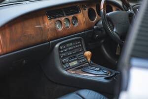 Imagen 23/50 de Jaguar XK8 4.0 (2000)