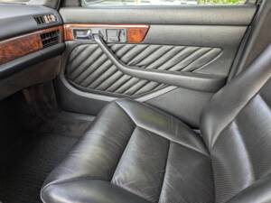 Image 20/29 of Mercedes-Benz 500 SEL (1990)