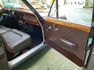 Image 24/42 of Jaguar Mk II 2.4 (1964)