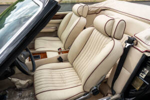 Afbeelding 27/32 van Aston Martin V8 Vantage Volante (1988)