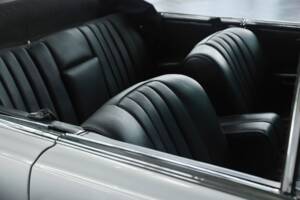 Image 30/48 of Mercedes-Benz 280 SE (1969)