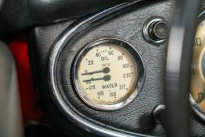 Image 46/50 of Austin-Healey 3000 Mk II (BJ7) (1964)