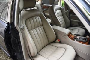 Image 31/40 of Jaguar XJ 6 4.0 Sovereign (1995)