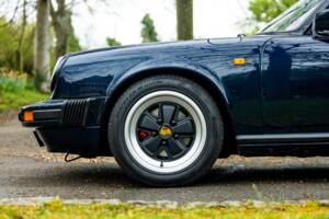 Image 23/50 of Porsche 911 Carrera 3.2 (1985)