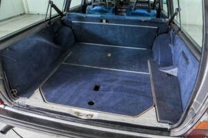 Image 41/50 of Volvo 245 GLE (1982)