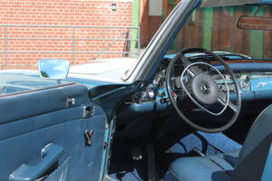 Image 16/83 of Mercedes-Benz 280 SL (1970)