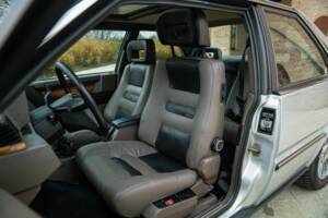 Image 33/50 de Volvo 780 Bertone 2.4 TD (1987)