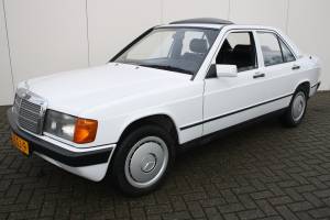 Image 10/12 of Mercedes-Benz 190 D (1986)
