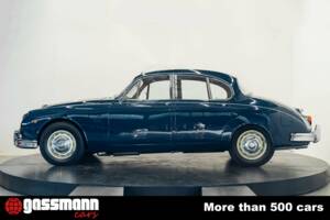 Image 5/15 of Daimler V8-250 (1969)