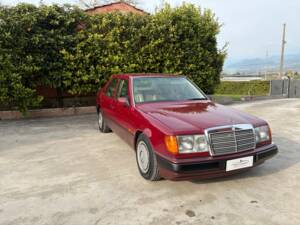 Afbeelding 2/46 van Mercedes-Benz 200 E-16 (1993)