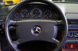 Image 26/38 of Mercedes-Benz 500 SL (1991)
