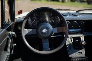 Image 29/40 of Alfa Romeo 2.0 Spider (1987)