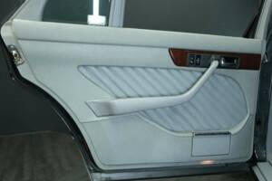 Image 22/30 of Mercedes-Benz 560 SEL (1989)