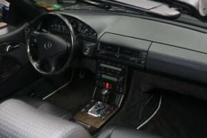 Image 31/49 of Mercedes-Benz SL 500 (2000)