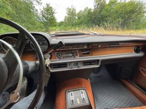 Image 26/37 de Mercedes-Benz 280 SEL 4,5 (1972)