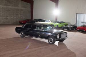 Image 6/64 of Mercedes-Benz 230/6 LWB (1976)