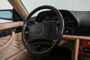 Image 16/41 of Mercedes-Benz 560 SEC (1990)