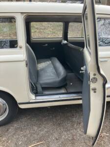 Image 6/18 of Peugeot 403 Familiale (1958)