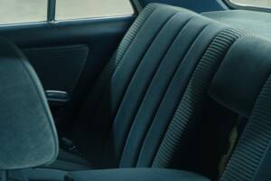 Bild 30/50 von Mercedes-Benz 230 (1977)