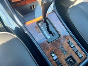 Image 26/77 of Mercedes-Benz 380 SEC (1982)