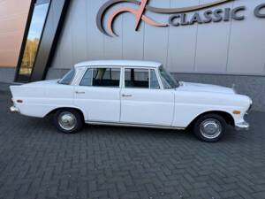 Bild 7/50 von Mercedes-Benz 230 (1968)